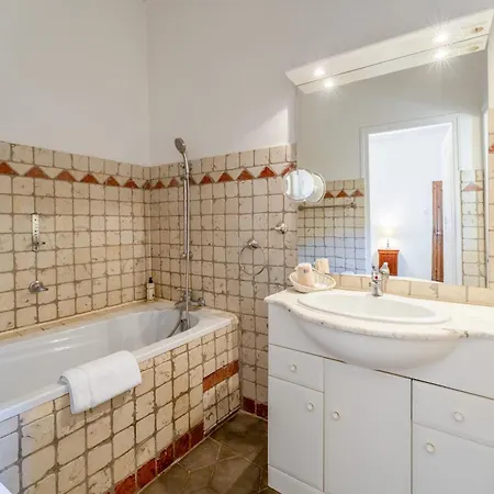 Guest house La Maison D 'Ore 4*